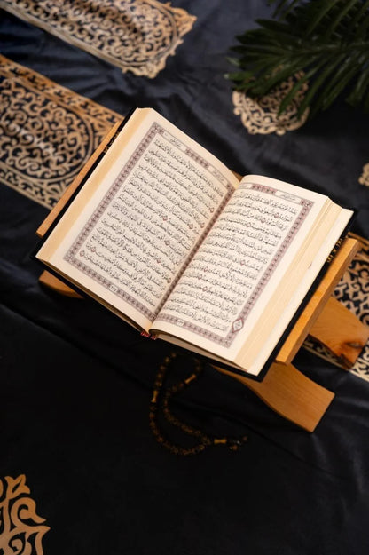 مصحف فاخر بكَسوة الكعبة المخملية المطعمة بماء الذهب - تحفة قرآنية