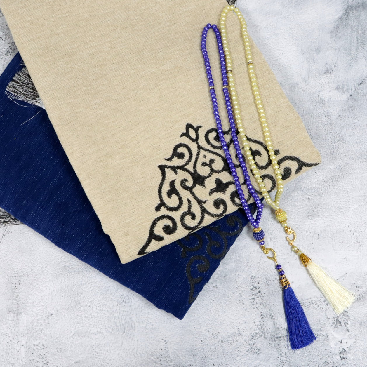 سجادة صلاة مزدوجة - تصميم أنيق للزوجين بألوان متناسقة وجذابة