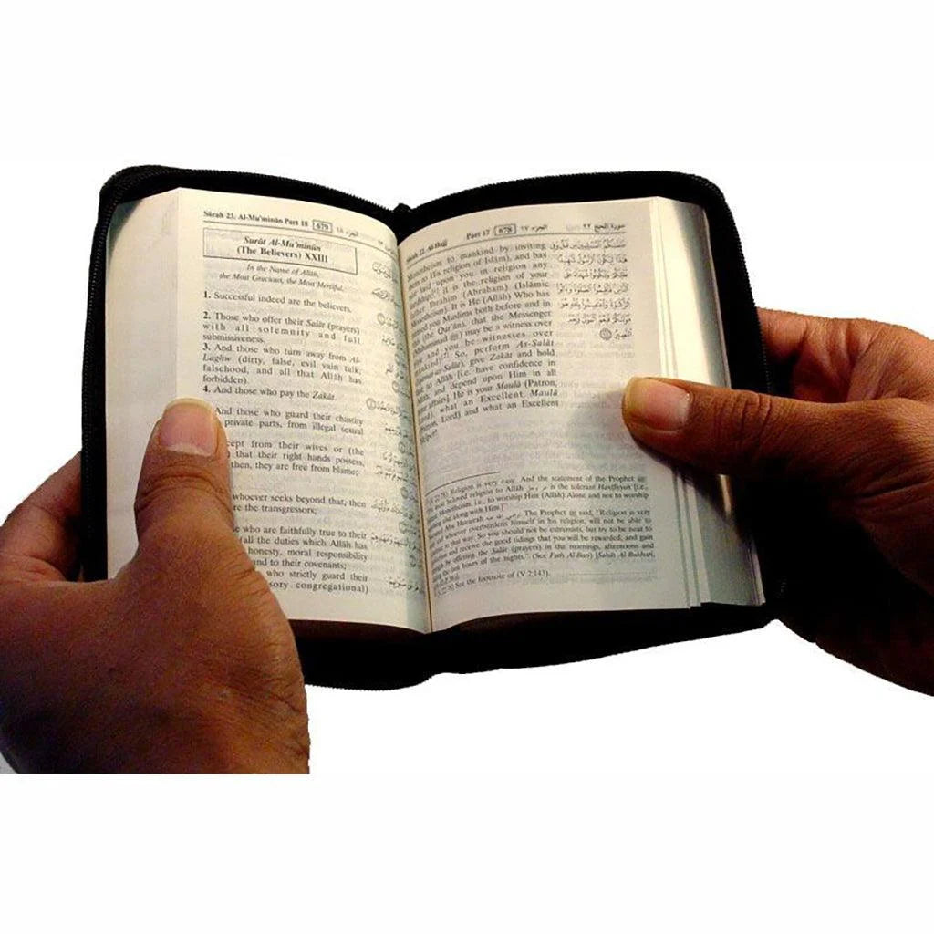 القرآن الكريم عربي إنجليزي بحافظة سحاب - حجم جيب عملي ومحمول